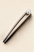 Pearl U-Pin in Silver, with two polished prongs and a pearl-effect accent.